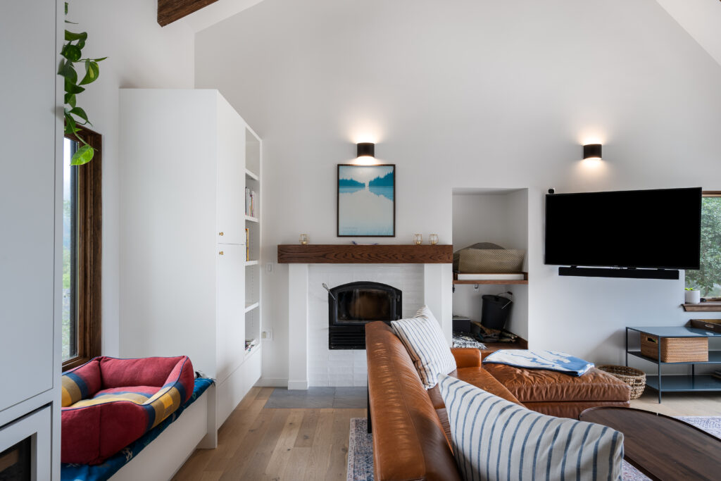 6801 Sherwick Drive — interior detail