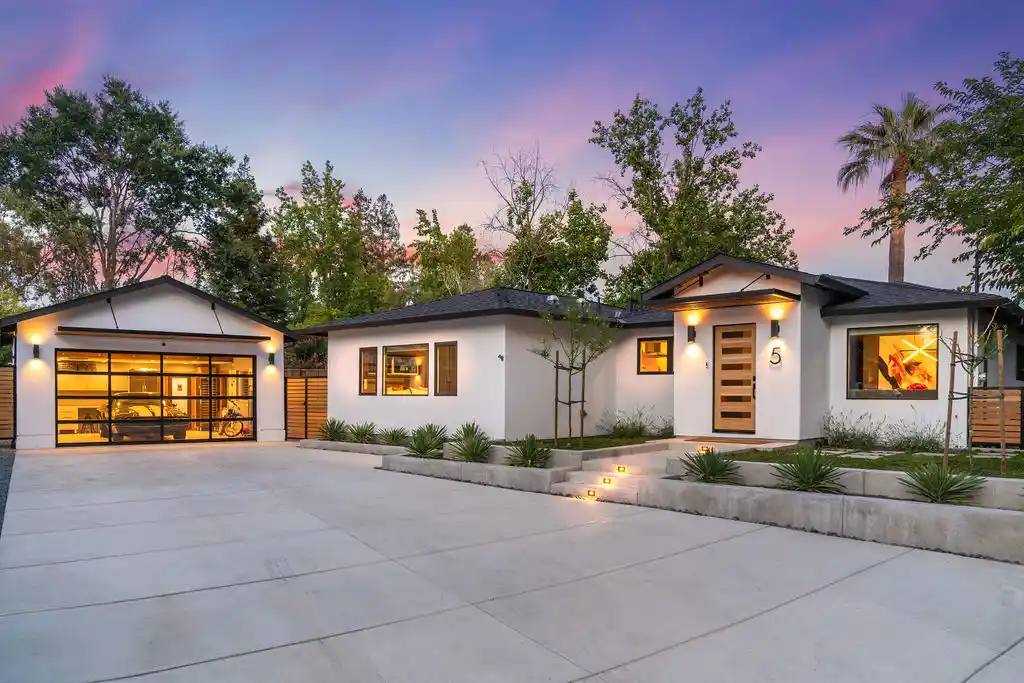 5CroydenCourtTwilight-1