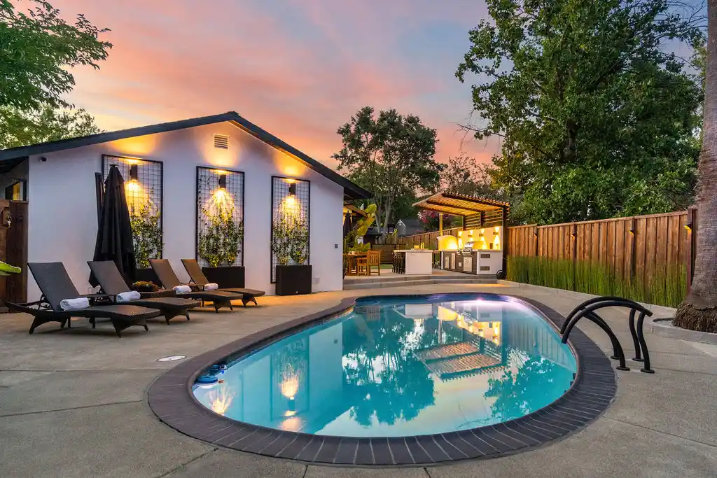 5CroydenCourtTwilight-10