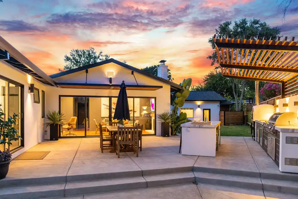 5CroydenCourtTwilight-11