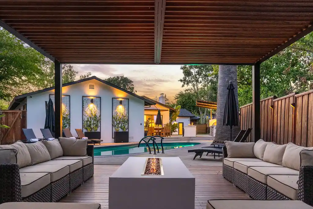 5CroydenCourtTwilight-8