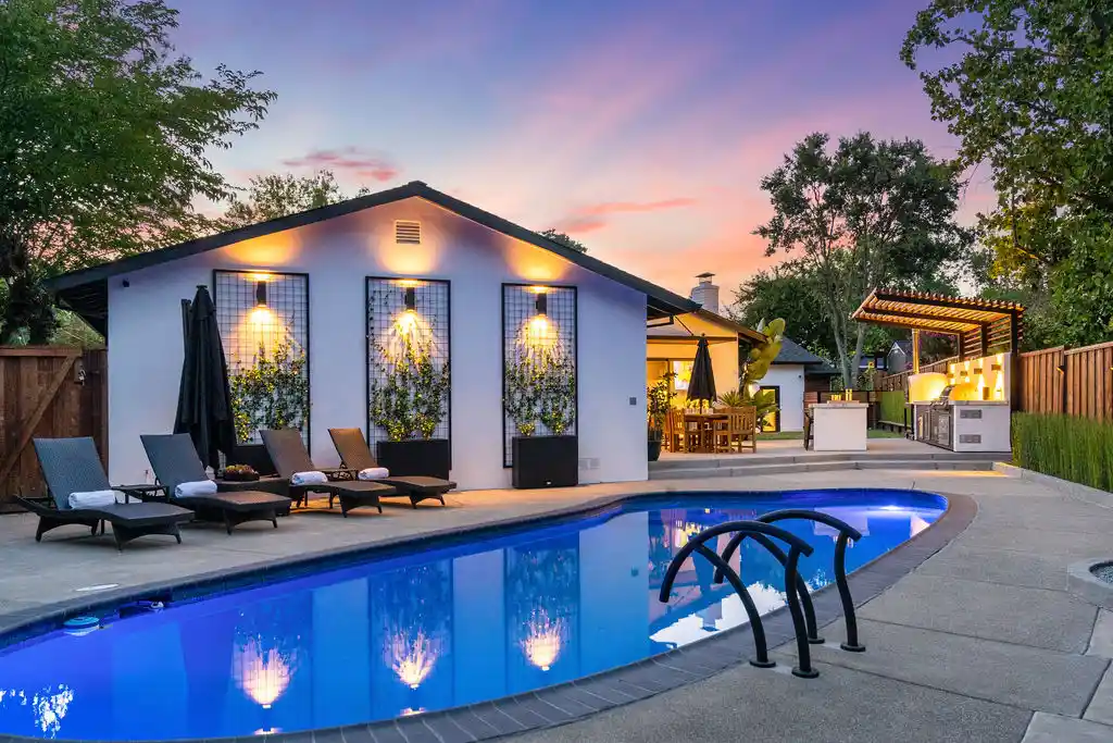 5CroydenCourtTwilight-9